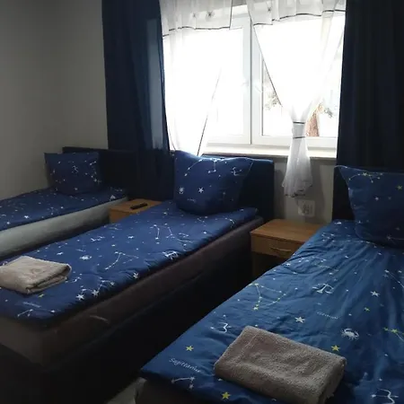 Szafir - Noclegigrodziskpl Bed & Breakfast 3*
