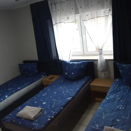 Szafir - Noclegigrodziskpl Bed & Breakfast 3*