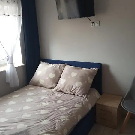 Szafir - Noclegigrodziskpl 住宿加早餐酒店 3*