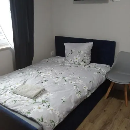 Szafir - Noclegigrodziskpl Bed & Breakfast 3*