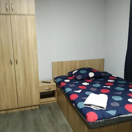 Szafir - Noclegigrodziskpl Bed & Breakfast 3*
