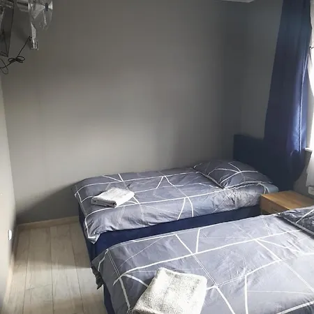 Bed & Breakfast Szafir - Noclegigrodziskpl 3*