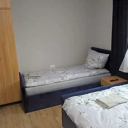 Szafir - Noclegigrodziskpl Bed & Breakfast