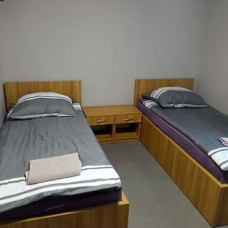 Bed & Breakfast Szafir - Noclegigrodziskpl 3*